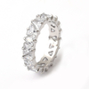 Eternity-Ring aus Edelstahl mit dreieckigem Zirkon